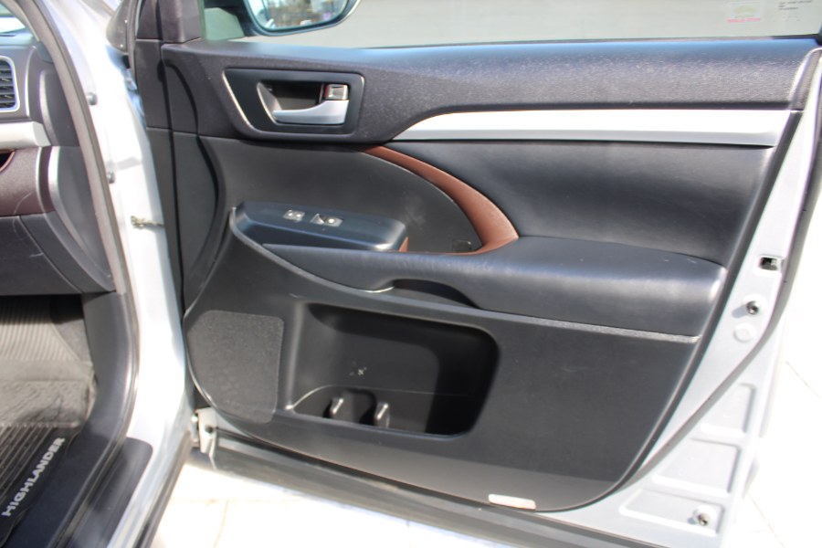 2015 Toyota Highlander AWD 4dr V6 XLE (Natl), available for sale in Plantsville, Connecticut | Auto House of Luxury. Plantsville, Connecticut 2015 Toyota Highlander AWD 4dr V6 XLE (Natl), available for sale in Plantsville, Connecticut | Auto House of Luxury. Plantsville, Connecticut