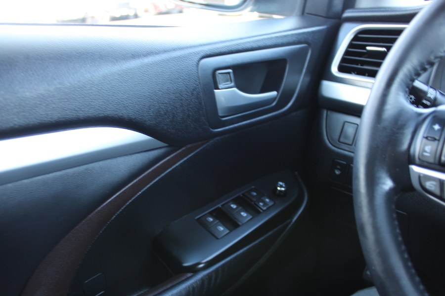 2015 Toyota Highlander AWD 4dr V6 XLE (Natl), available for sale in Plantsville, Connecticut | Auto House of Luxury. Plantsville, Connecticut 2015 Toyota Highlander AWD 4dr V6 XLE (Natl), available for sale in Plantsville, Connecticut | Auto House of Luxury. Plantsville, Connecticut