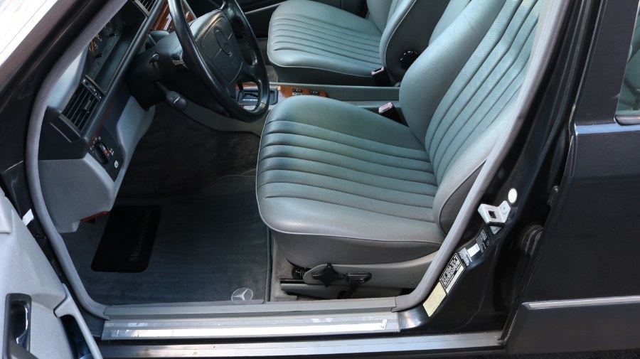 1992 Mercedes-Benz 300 Series 4dr Sedan 300D 2.5 Turbo, available for sale in Bristol, Connecticut | Dealmax Motors LLC. Bristol, Connecticut 1992 Mercedes-Benz 300 Series 4dr Sedan 300D 2.5 Turbo, available for sale in Bristol, Connecticut | Dealmax Motors LLC. Bristol, Connecticut