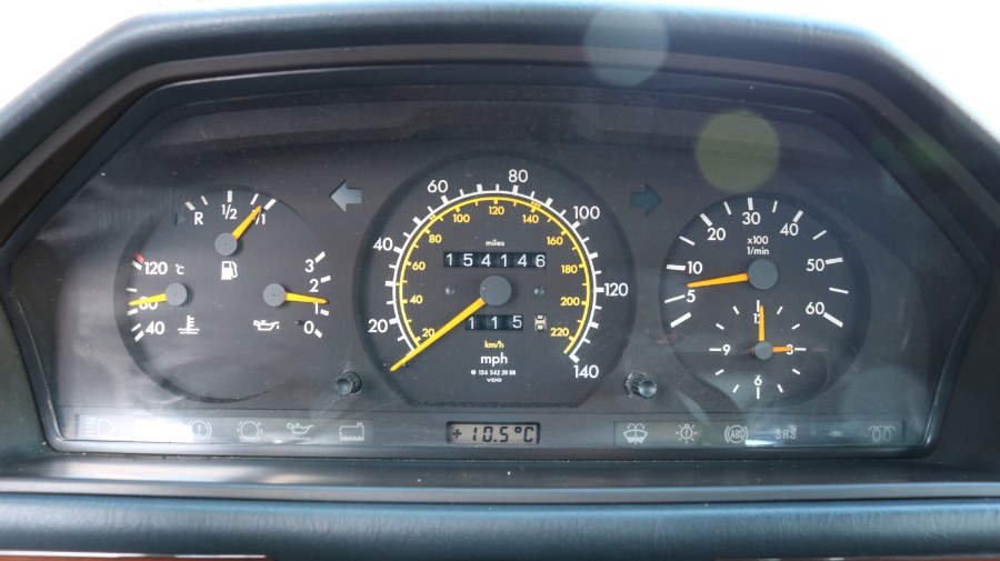 1992 Mercedes-Benz 300 Series 4dr Sedan 300D 2.5 Turbo, available for sale in Bristol, Connecticut | Dealmax Motors LLC. Bristol, Connecticut 1992 Mercedes-Benz 300 Series 4dr Sedan 300D 2.5 Turbo, available for sale in Bristol, Connecticut | Dealmax Motors LLC. Bristol, Connecticut