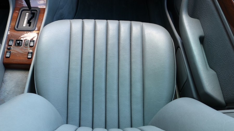 1992 Mercedes-Benz 300 Series 4dr Sedan 300D 2.5 Turbo, available for sale in Bristol, Connecticut | Dealmax Motors LLC. Bristol, Connecticut 1992 Mercedes-Benz 300 Series 4dr Sedan 300D 2.5 Turbo, available for sale in Bristol, Connecticut | Dealmax Motors LLC. Bristol, Connecticut