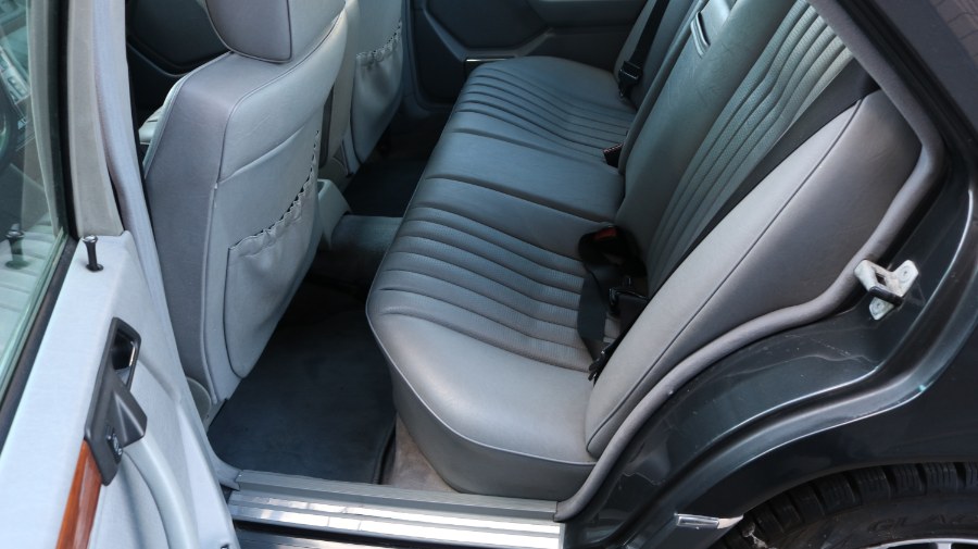 1992 Mercedes-Benz 300 Series 4dr Sedan 300D 2.5 Turbo, available for sale in Bristol, Connecticut | Dealmax Motors LLC. Bristol, Connecticut 1992 Mercedes-Benz 300 Series 4dr Sedan 300D 2.5 Turbo, available for sale in Bristol, Connecticut | Dealmax Motors LLC. Bristol, Connecticut