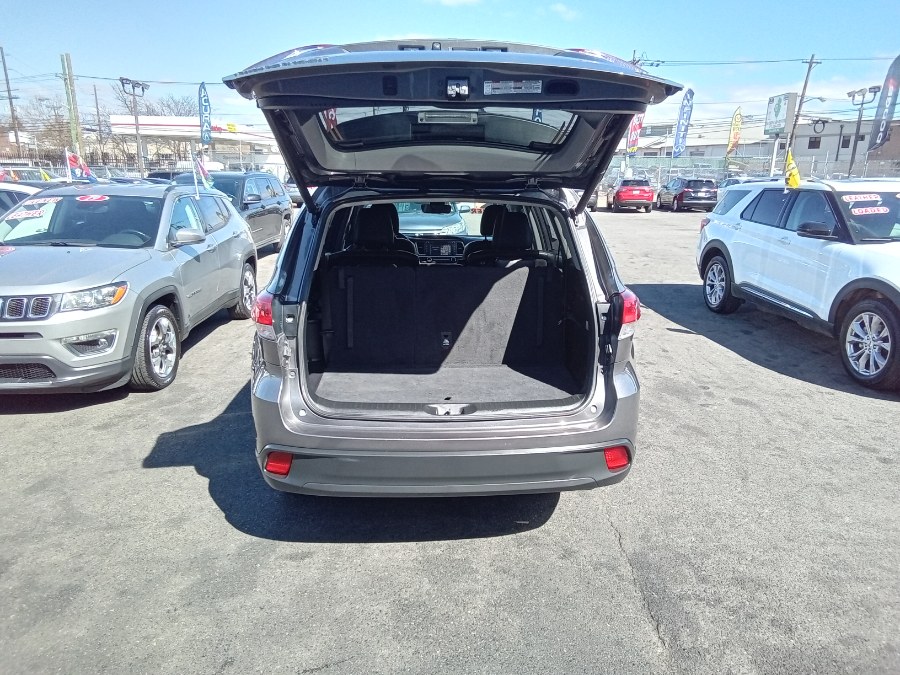 2019 Toyota Highlander XLE V6 FWD (Natl), available for sale in Irvington, New Jersey | NJ Used Cars Center. Irvington, New Jersey 2019 Toyota Highlander XLE V6 FWD (Natl), available for sale in Irvington, New Jersey | NJ Used Cars Center. Irvington, New Jersey