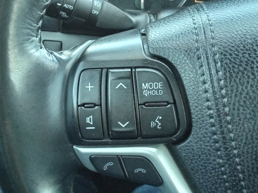 2019 Toyota Highlander XLE V6 FWD (Natl), available for sale in Irvington, New Jersey | NJ Used Cars Center. Irvington, New Jersey 2019 Toyota Highlander XLE V6 FWD (Natl), available for sale in Irvington, New Jersey | NJ Used Cars Center. Irvington, New Jersey