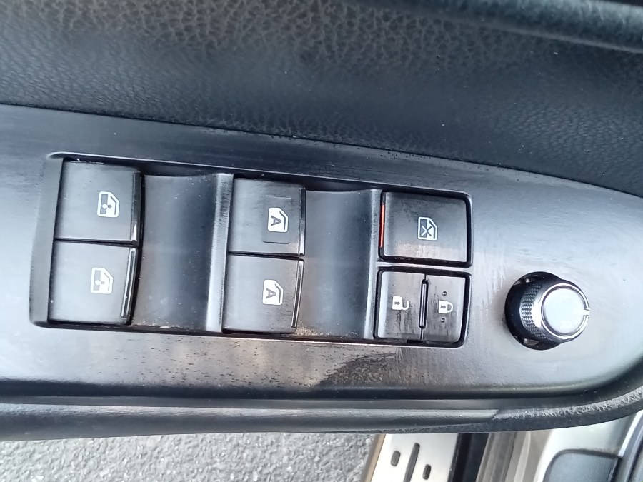 2019 Toyota Highlander XLE V6 FWD (Natl), available for sale in Irvington, New Jersey | NJ Used Cars Center. Irvington, New Jersey 2019 Toyota Highlander XLE V6 FWD (Natl), available for sale in Irvington, New Jersey | NJ Used Cars Center. Irvington, New Jersey