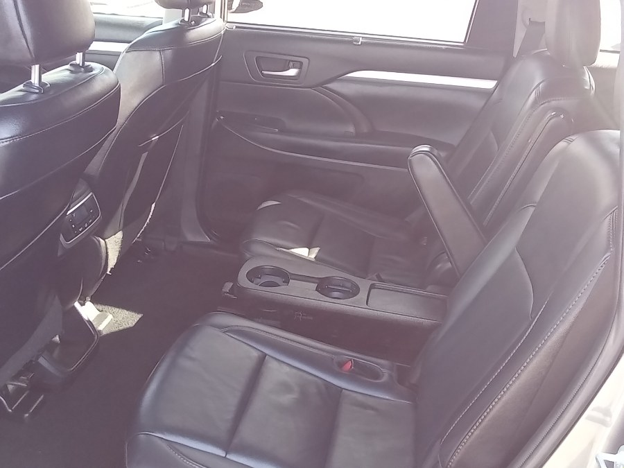 2019 Toyota Highlander XLE V6 FWD (Natl), available for sale in Irvington, New Jersey | NJ Used Cars Center. Irvington, New Jersey 2019 Toyota Highlander XLE V6 FWD (Natl), available for sale in Irvington, New Jersey | NJ Used Cars Center. Irvington, New Jersey