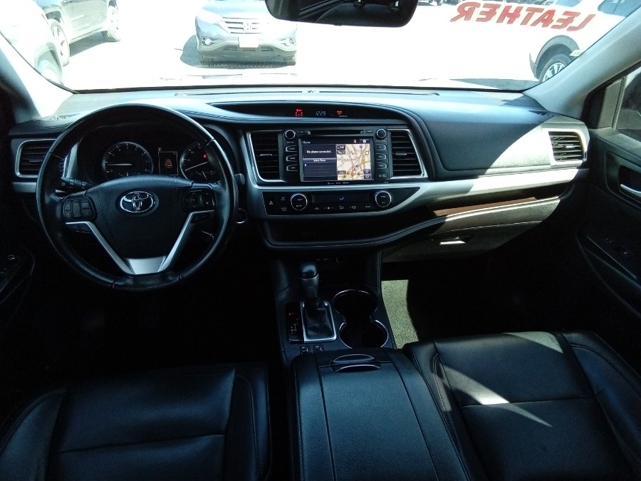 2019 Toyota Highlander XLE V6 FWD (Natl), available for sale in Irvington, New Jersey | NJ Used Cars Center. Irvington, New Jersey 2019 Toyota Highlander XLE V6 FWD (Natl), available for sale in Irvington, New Jersey | NJ Used Cars Center. Irvington, New Jersey