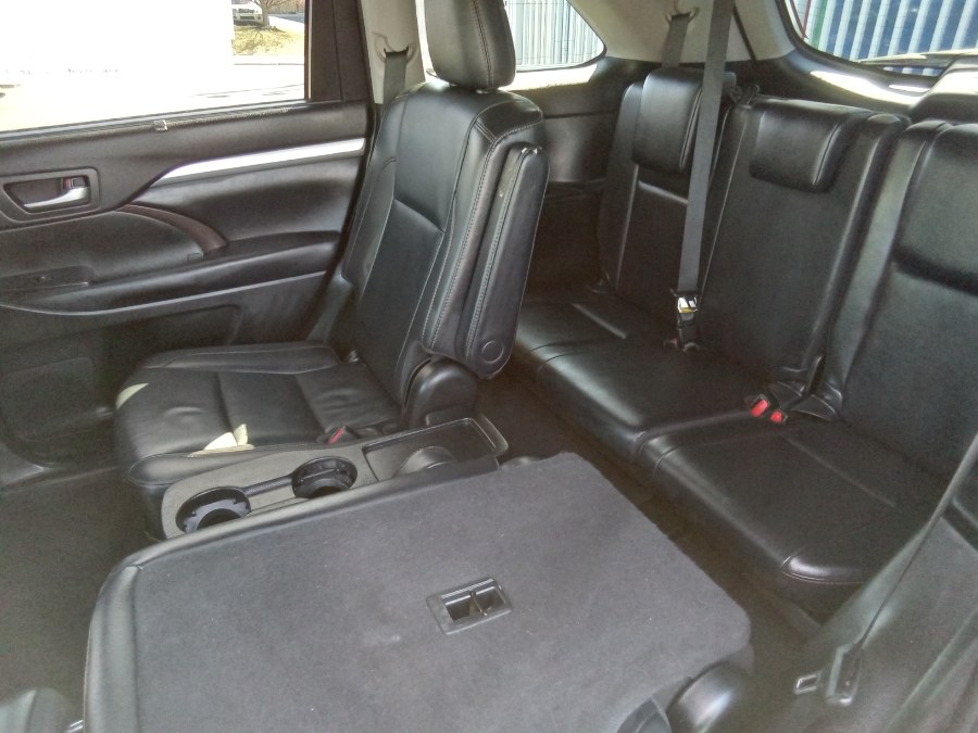 2019 Toyota Highlander XLE V6 FWD (Natl), available for sale in Irvington, New Jersey | NJ Used Cars Center. Irvington, New Jersey 2019 Toyota Highlander XLE V6 FWD (Natl), available for sale in Irvington, New Jersey | NJ Used Cars Center. Irvington, New Jersey