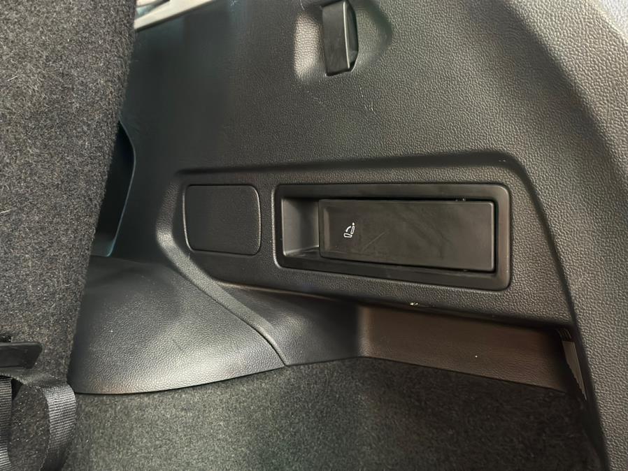 2019 Volkswagen Tiguan 2.0T SE FWD, available for sale in Massapequa Park, New York | Power Motors East. Massapequa Park, New York 2019 Volkswagen Tiguan 2.0T SE FWD, available for sale in Massapequa Park, New York | Power Motors East. Massapequa Park, New York