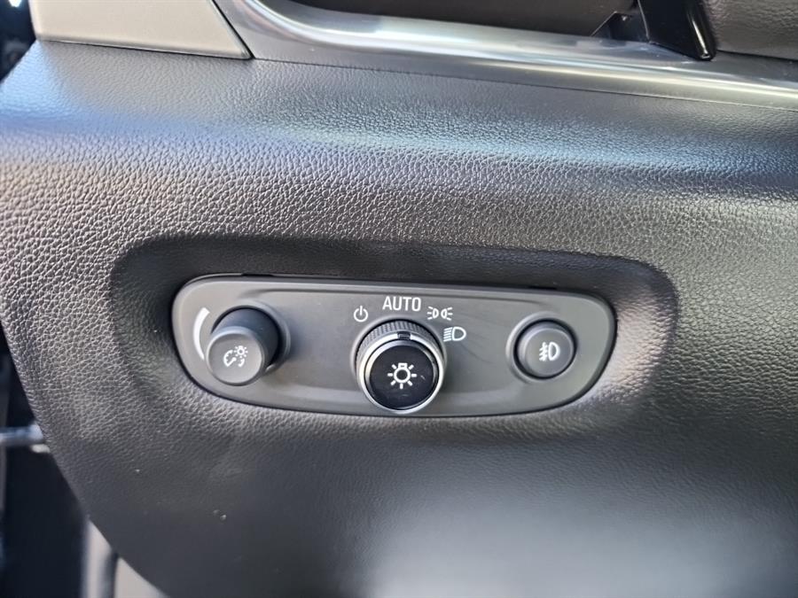 2020 Chevrolet Traverse AWD 4dr LT Leather, available for sale in Islip, New York | L.I. Auto Gallery. Islip, New York 2020 Chevrolet Traverse AWD 4dr LT Leather, available for sale in Islip, New York | L.I. Auto Gallery. Islip, New York