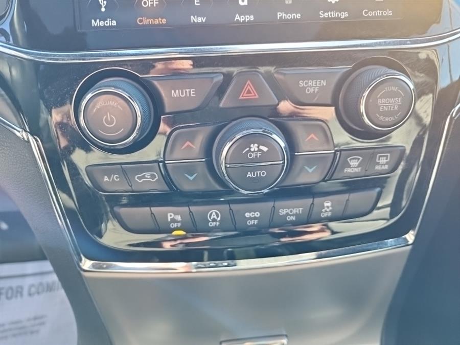 2019 Jeep Grand Cherokee Limited 4x4, available for sale in Islip, New York | L.I. Auto Gallery. Islip, New York 2019 Jeep Grand Cherokee Limited 4x4, available for sale in Islip, New York | L.I. Auto Gallery. Islip, New York