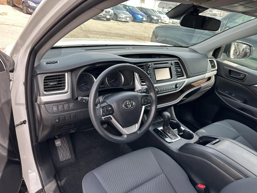 2019 Toyota Highlander LE V6 AWD (Natl), available for sale in Milford, Connecticut | Dealertown Auto Wholesalers. Milford, Connecticut 2019 Toyota Highlander LE V6 AWD (Natl), available for sale in Milford, Connecticut | Dealertown Auto Wholesalers. Milford, Connecticut