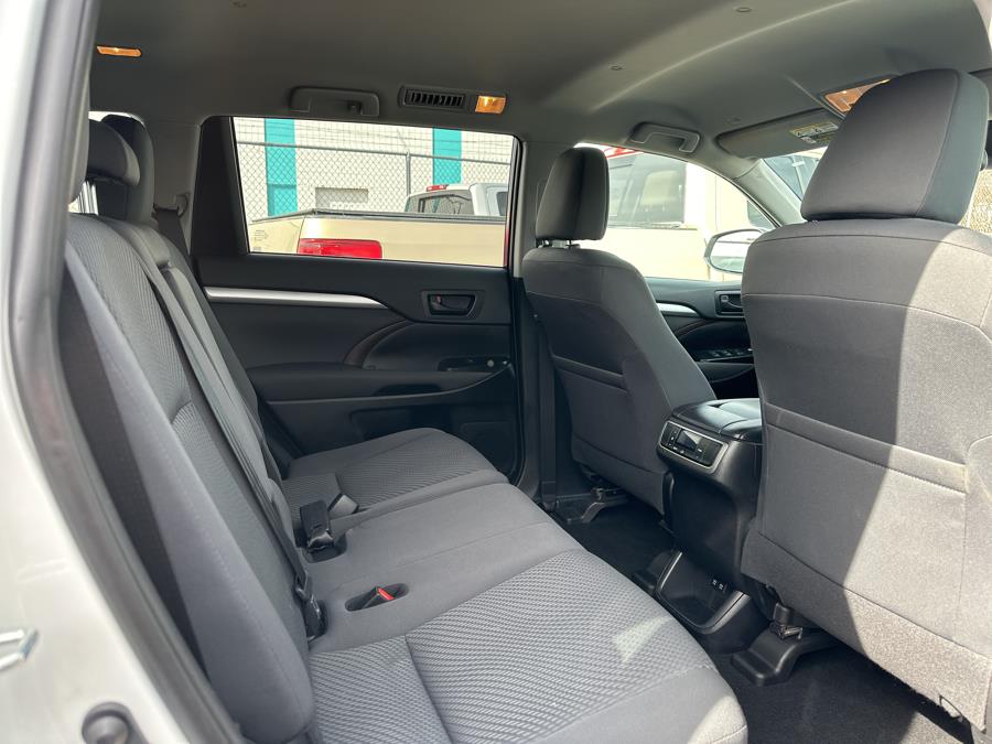 2019 Toyota Highlander LE V6 AWD (Natl), available for sale in Milford, Connecticut | Dealertown Auto Wholesalers. Milford, Connecticut 2019 Toyota Highlander LE V6 AWD (Natl), available for sale in Milford, Connecticut | Dealertown Auto Wholesalers. Milford, Connecticut