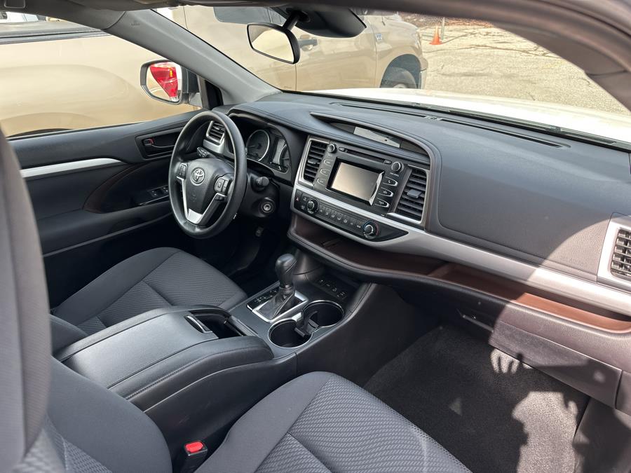 2019 Toyota Highlander LE V6 AWD (Natl), available for sale in Milford, Connecticut | Dealertown Auto Wholesalers. Milford, Connecticut 2019 Toyota Highlander LE V6 AWD (Natl), available for sale in Milford, Connecticut | Dealertown Auto Wholesalers. Milford, Connecticut