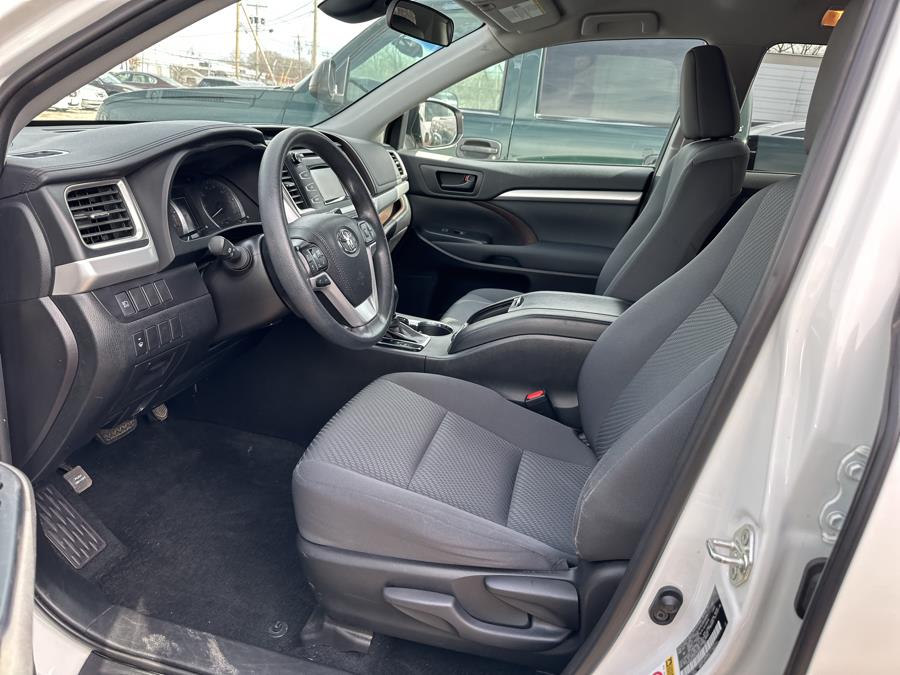 2019 Toyota Highlander LE V6 AWD (Natl), available for sale in Milford, Connecticut | Dealertown Auto Wholesalers. Milford, Connecticut 2019 Toyota Highlander LE V6 AWD (Natl), available for sale in Milford, Connecticut | Dealertown Auto Wholesalers. Milford, Connecticut
