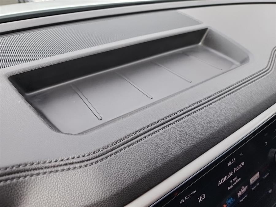 2019 Volkswagen Atlas 3.6L V6 SEL Premium 4MOTION, available for sale in Islip, New York | L.I. Auto Gallery. Islip, New York 2019 Volkswagen Atlas 3.6L V6 SEL Premium 4MOTION, available for sale in Islip, New York | L.I. Auto Gallery. Islip, New York