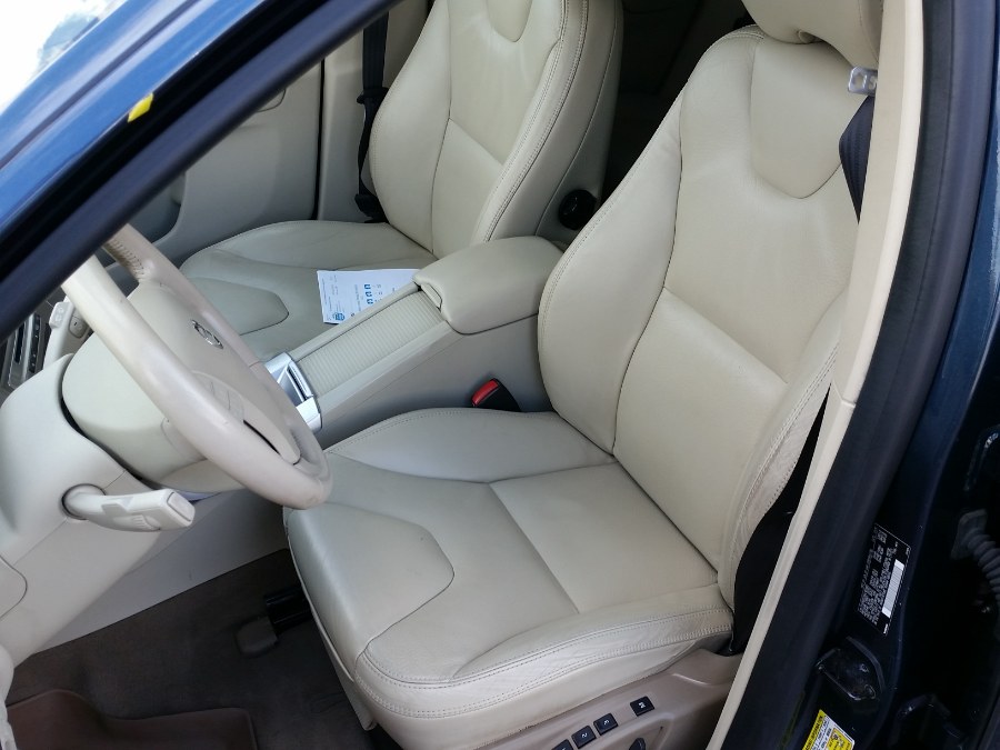 2010 Volvo XC60 AWD 4dr 3.0T w/Moonroof, available for sale in Berlin, Connecticut | Action Automotive. Berlin, Connecticut 2010 Volvo XC60 AWD 4dr 3.0T w/Moonroof, available for sale in Berlin, Connecticut | Action Automotive. Berlin, Connecticut