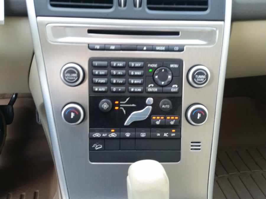 2010 Volvo XC60 AWD 4dr 3.0T w/Moonroof, available for sale in Berlin, Connecticut | Action Automotive. Berlin, Connecticut 2010 Volvo XC60 AWD 4dr 3.0T w/Moonroof, available for sale in Berlin, Connecticut | Action Automotive. Berlin, Connecticut