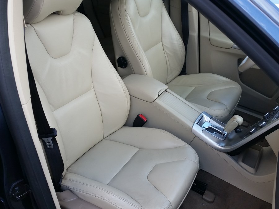 2010 Volvo XC60 AWD 4dr 3.0T w/Moonroof, available for sale in Berlin, Connecticut | Action Automotive. Berlin, Connecticut 2010 Volvo XC60 AWD 4dr 3.0T w/Moonroof, available for sale in Berlin, Connecticut | Action Automotive. Berlin, Connecticut