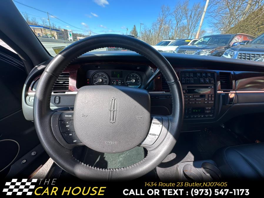 2010 Lincoln Town Car 4dr Sdn Executive w/Limousine Pkg, available for sale in Butler, New Jersey | The Car House. Butler, New Jersey 2010 Lincoln Town Car 4dr Sdn Executive w/Limousine Pkg, available for sale in Butler, New Jersey | The Car House. Butler, New Jersey