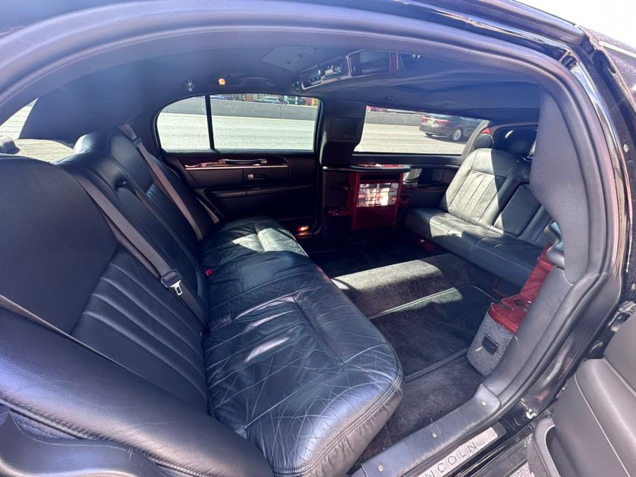 2010 Lincoln Town Car 4dr Sdn Executive w/Limousine Pkg, available for sale in Bloomingdale, New Jersey | Bloomingdale Auto Group. Bloomingdale, New Jersey