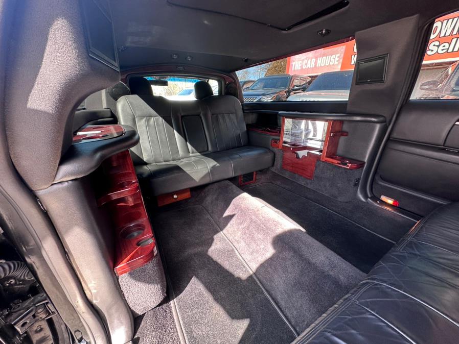 2010 Lincoln Town Car 4dr Sdn Executive w/Limousine Pkg, available for sale in Bloomingdale, New Jersey | Bloomingdale Auto Group. Bloomingdale, New Jersey 2010 Lincoln Town Car 4dr Sdn Executive w/Limousine Pkg, available for sale in Bloomingdale, New Jersey | Bloomingdale Auto Group. Bloomingdale, New Jersey