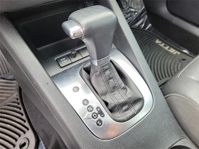 2010 Volkswagen Jetta Limited, available for sale in Stratford, Connecticut | Wiz Leasing Inc. Stratford, Connecticut 2010 Volkswagen Jetta Limited, available for sale in Stratford, Connecticut | Wiz Leasing Inc. Stratford, Connecticut