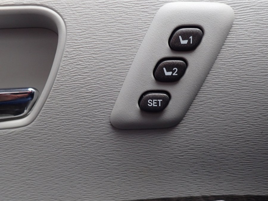 2013 Toyota Venza 4dr Wgn V6 AWD Limited (Natl), available for sale in Storrs, Connecticut | Eagleville Motors. Storrs, Connecticut 2013 Toyota Venza 4dr Wgn V6 AWD Limited (Natl), available for sale in Storrs, Connecticut | Eagleville Motors. Storrs, Connecticut