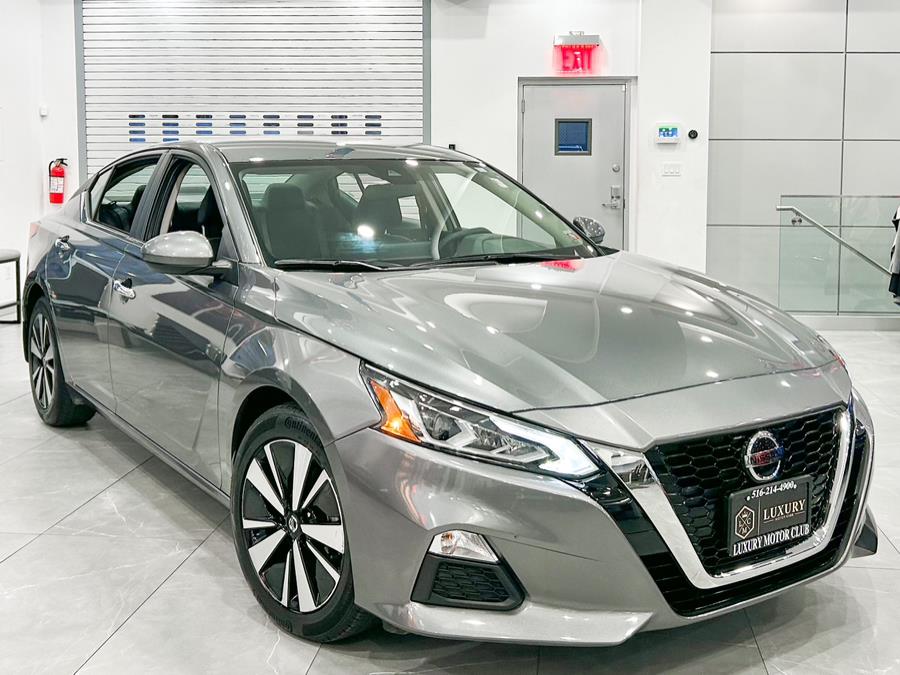 2022 Nissan Altima 2.5 SV Sedan, available for sale in Franklin Square, New York | Luxury Motor Club. Franklin Square, New York 2022 Nissan Altima 2.5 SV Sedan, available for sale in Franklin Square, New York | Luxury Motor Club. Franklin Square, New York