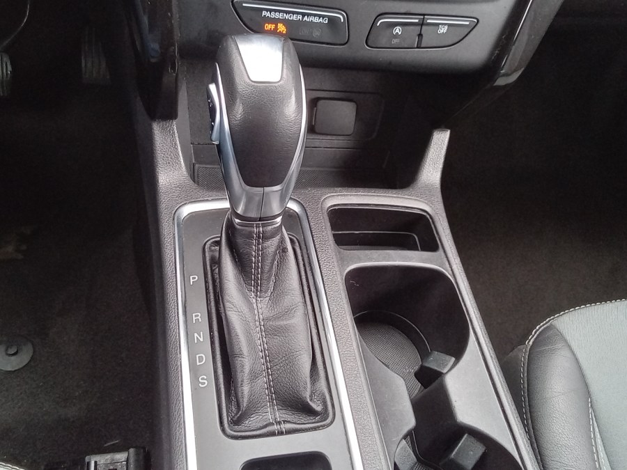 2019 Ford Escape SE FWD, available for sale in Irvington, New Jersey | NJ Used Cars Center. Irvington, New Jersey 2019 Ford Escape SE FWD, available for sale in Irvington, New Jersey | NJ Used Cars Center. Irvington, New Jersey
