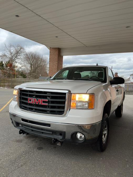 2007 GMC Sierra 2500HD 4WD Reg Cab 133" SLE1, available for sale in New Britain, Connecticut | Supreme Automotive. New Britain, Connecticut 2007 GMC Sierra 2500HD 4WD Reg Cab 133" SLE1, available for sale in New Britain, Connecticut | Supreme Automotive. New Britain, Connecticut