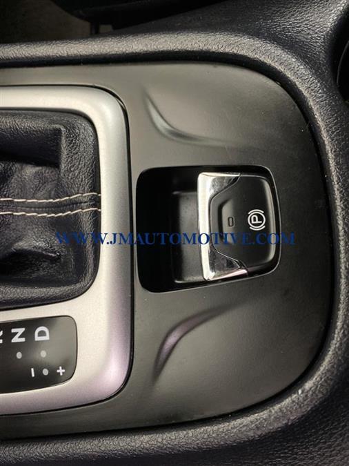 2016 Jeep Cherokee 4WD 4dr Limited, available for sale in Naugatuck, Connecticut | J&M Automotive Sls&Svc LLC. Naugatuck, Connecticut 2016 Jeep Cherokee 4WD 4dr Limited, available for sale in Naugatuck, Connecticut | J&M Automotive Sls&Svc LLC. Naugatuck, Connecticut