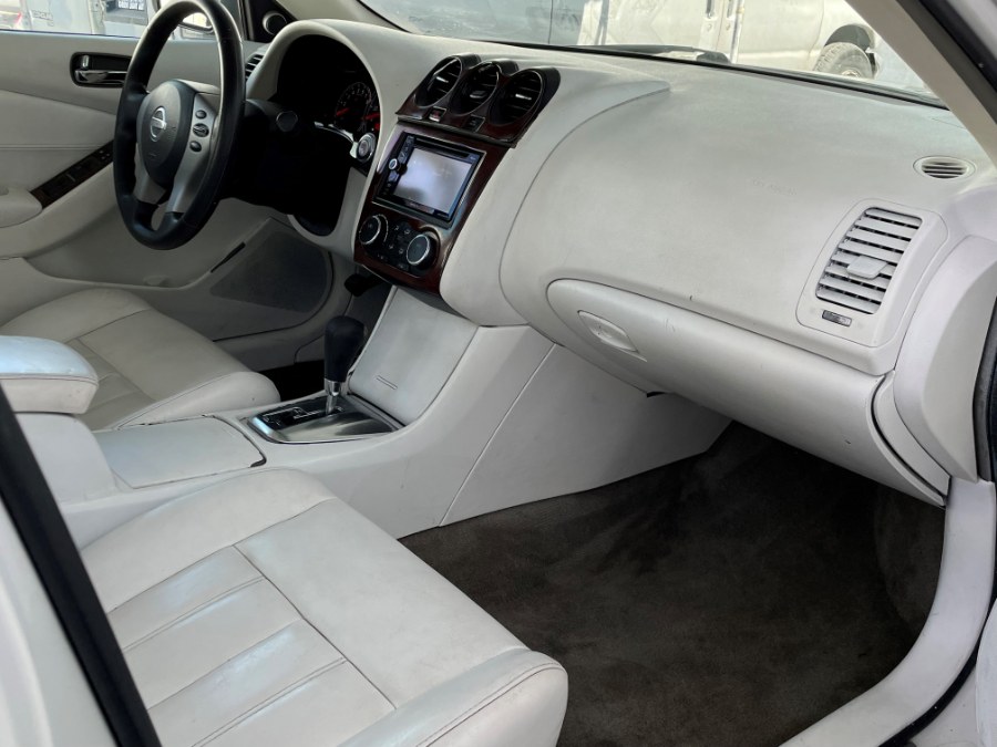 2011 Nissan Altima 4dr Sdn I4 CVT 2.5 S, available for sale in Corona, California | Green Light Auto. Corona, California 2011 Nissan Altima 4dr Sdn I4 CVT 2.5 S, available for sale in Corona, California | Green Light Auto. Corona, California