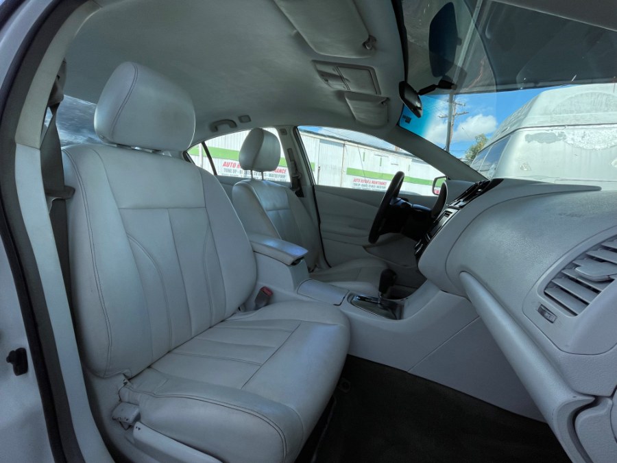 2011 Nissan Altima 4dr Sdn I4 CVT 2.5 S, available for sale in Corona, California | Green Light Auto. Corona, California 2011 Nissan Altima 4dr Sdn I4 CVT 2.5 S, available for sale in Corona, California | Green Light Auto. Corona, California