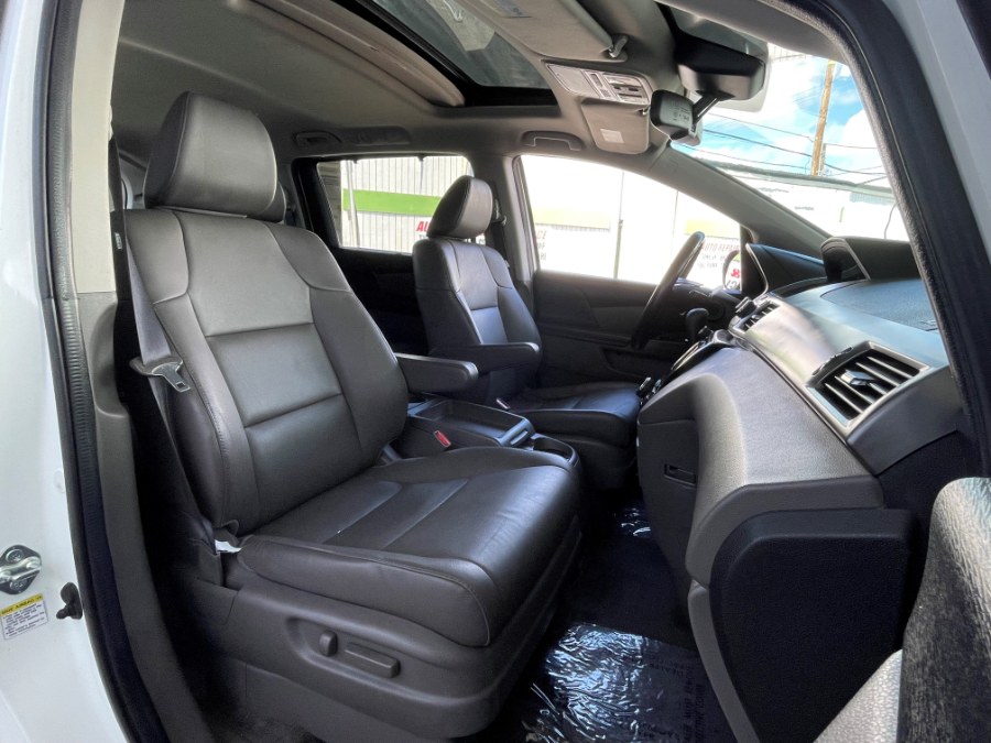 2014 Honda Odyssey 5dr EX-L w/Navi, available for sale in Corona, California | Green Light Auto. Corona, California 2014 Honda Odyssey 5dr EX-L w/Navi, available for sale in Corona, California | Green Light Auto. Corona, California