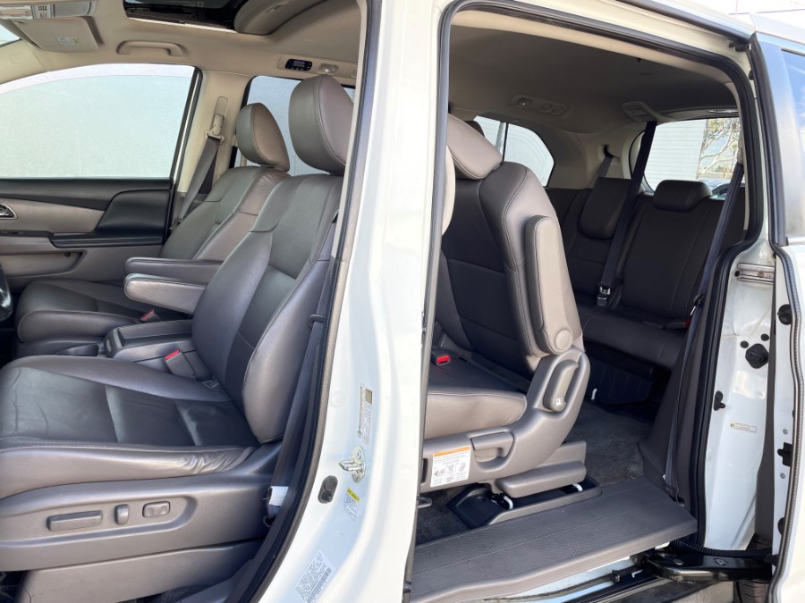 2014 Honda Odyssey 5dr EX-L w/Navi, available for sale in Corona, California | Green Light Auto. Corona, California 2014 Honda Odyssey 5dr EX-L w/Navi, available for sale in Corona, California | Green Light Auto. Corona, California