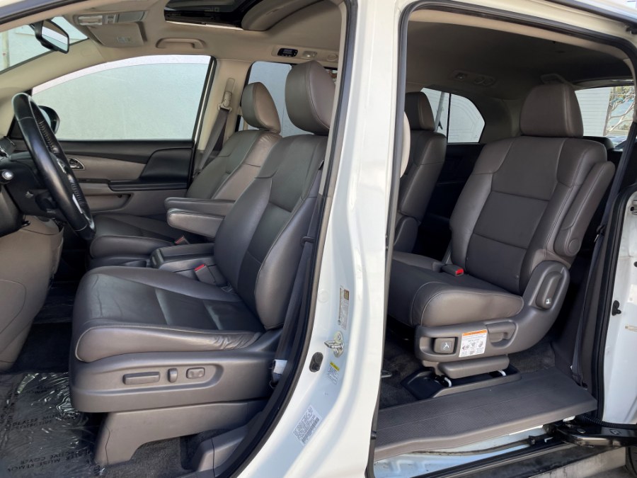 2014 Honda Odyssey 5dr EX-L w/Navi, available for sale in Corona, California | Green Light Auto. Corona, California 2014 Honda Odyssey 5dr EX-L w/Navi, available for sale in Corona, California | Green Light Auto. Corona, California