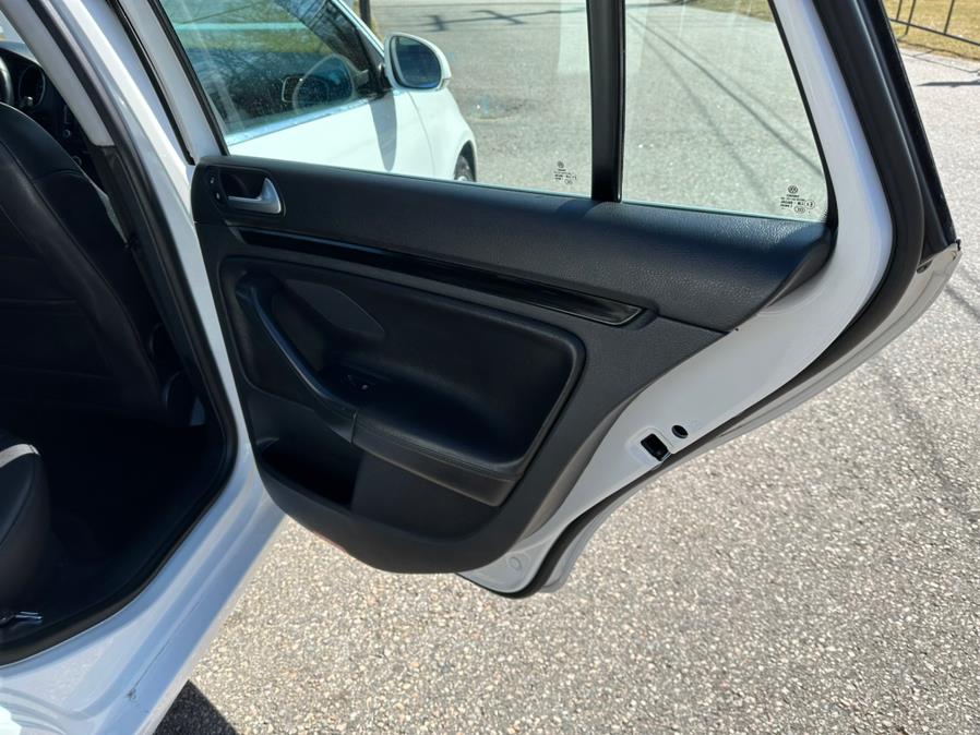 2014 Volkswagen Jetta SportWagen 4dr Manual TDI w/Sunroof, available for sale in South Windsor, Connecticut | Mike And Tony Auto Sales, Inc. South Windsor, Connecticut 2014 Volkswagen Jetta SportWagen 4dr Manual TDI w/Sunroof, available for sale in South Windsor, Connecticut | Mike And Tony Auto Sales, Inc. South Windsor, Connecticut