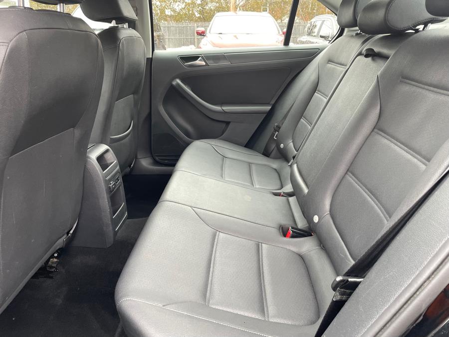 2011 Volkswagen Jetta Sedan 4dr Auto SE w/Convenience & Sunroof PZEV, available for sale in Agawam, Massachusetts | Malkoon Motors. Agawam, Massachusetts 2011 Volkswagen Jetta Sedan 4dr Auto SE w/Convenience & Sunroof PZEV, available for sale in Agawam, Massachusetts | Malkoon Motors. Agawam, Massachusetts