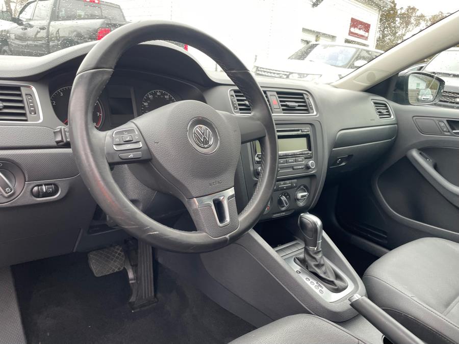 2011 Volkswagen Jetta Sedan 4dr Auto SE w/Convenience & Sunroof PZEV, available for sale in Agawam, Massachusetts | Malkoon Motors. Agawam, Massachusetts 2011 Volkswagen Jetta Sedan 4dr Auto SE w/Convenience & Sunroof PZEV, available for sale in Agawam, Massachusetts | Malkoon Motors. Agawam, Massachusetts