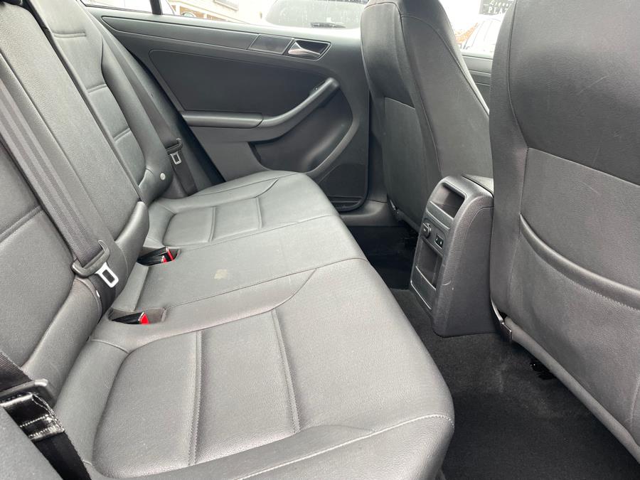 2011 Volkswagen Jetta Sedan 4dr Auto SE w/Convenience & Sunroof PZEV, available for sale in Agawam, Massachusetts | Malkoon Motors. Agawam, Massachusetts 2011 Volkswagen Jetta Sedan 4dr Auto SE w/Convenience & Sunroof PZEV, available for sale in Agawam, Massachusetts | Malkoon Motors. Agawam, Massachusetts