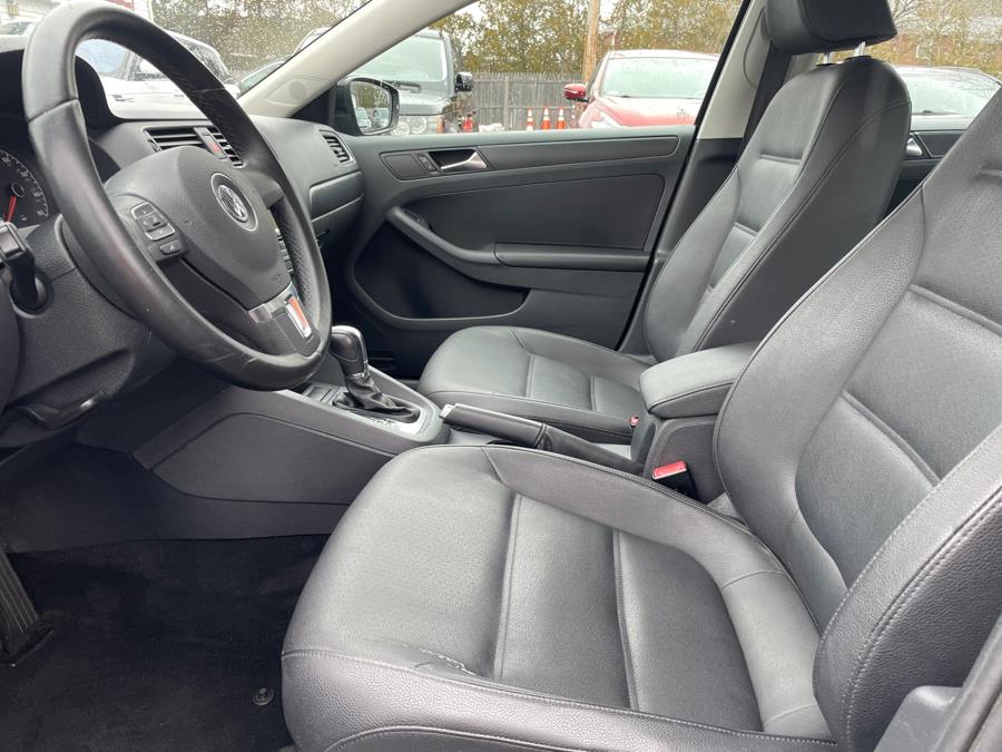 2011 Volkswagen Jetta Sedan 4dr Auto SE w/Convenience & Sunroof PZEV, available for sale in Agawam, Massachusetts | Malkoon Motors. Agawam, Massachusetts 2011 Volkswagen Jetta Sedan 4dr Auto SE w/Convenience & Sunroof PZEV, available for sale in Agawam, Massachusetts | Malkoon Motors. Agawam, Massachusetts