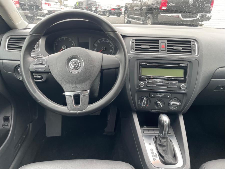 2011 Volkswagen Jetta Sedan 4dr Auto SE w/Convenience & Sunroof PZEV, available for sale in Agawam, Massachusetts | Malkoon Motors. Agawam, Massachusetts 2011 Volkswagen Jetta Sedan 4dr Auto SE w/Convenience & Sunroof PZEV, available for sale in Agawam, Massachusetts | Malkoon Motors. Agawam, Massachusetts