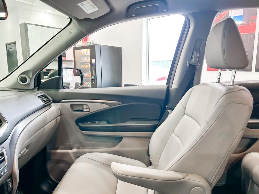 2018 Honda Pilot EX-L w/Navigation AWD, available for sale in Franklin Square, New York | Luxury Motor Club. Franklin Square, New York 2018 Honda Pilot EX-L w/Navigation AWD, available for sale in Franklin Square, New York | Luxury Motor Club. Franklin Square, New York
