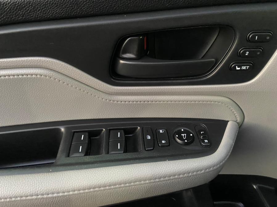 2020 Honda Odyssey EX-L w/Navi/RES Auto, available for sale in Linden, New Jersey | Champion Used Auto Sales. Linden, New Jersey 2020 Honda Odyssey EX-L w/Navi/RES Auto, available for sale in Linden, New Jersey | Champion Used Auto Sales. Linden, New Jersey