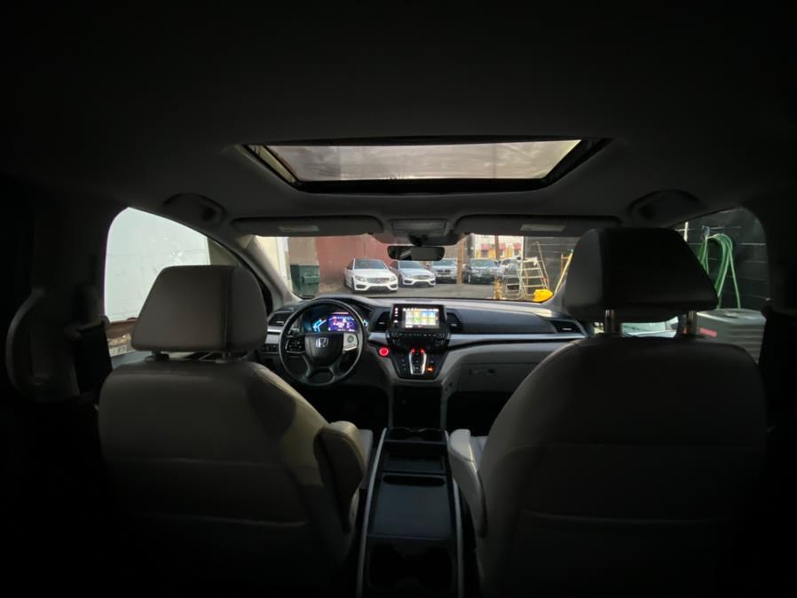 2020 Honda Odyssey EX-L w/Navi/RES Auto, available for sale in Linden, New Jersey | Champion Used Auto Sales. Linden, New Jersey 2020 Honda Odyssey EX-L w/Navi/RES Auto, available for sale in Linden, New Jersey | Champion Used Auto Sales. Linden, New Jersey