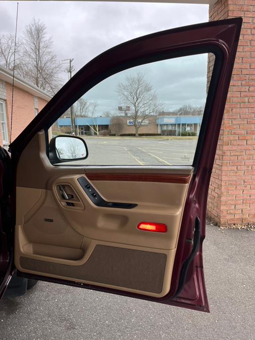 1999 Jeep Grand Cherokee 4dr Limited 4WD, available for sale in New Britain, Connecticut | Supreme Automotive. New Britain, Connecticut 1999 Jeep Grand Cherokee 4dr Limited 4WD, available for sale in New Britain, Connecticut | Supreme Automotive. New Britain, Connecticut