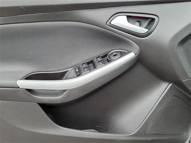 2013 Ford Focus SE, available for sale in Stratford, Connecticut | Wiz Leasing Inc. Stratford, Connecticut 2013 Ford Focus SE, available for sale in Stratford, Connecticut | Wiz Leasing Inc. Stratford, Connecticut