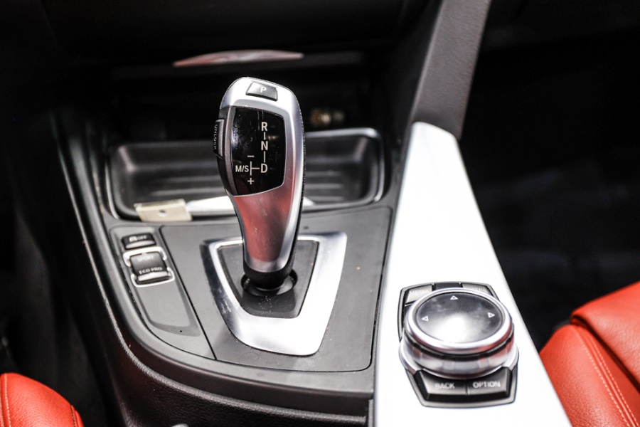 2014 BMW 3 Series 4dr Sdn 328i xDrive AWD, available for sale in ELMONT, New York | 26 Motors Long Island. ELMONT, New York 2014 BMW 3 Series 4dr Sdn 328i xDrive AWD, available for sale in ELMONT, New York | 26 Motors Long Island. ELMONT, New York