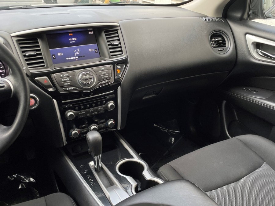 2019 Nissan Pathfinder FWD SV, available for sale in Corona, California | Green Light Auto. Corona, California 2019 Nissan Pathfinder FWD SV, available for sale in Corona, California | Green Light Auto. Corona, California